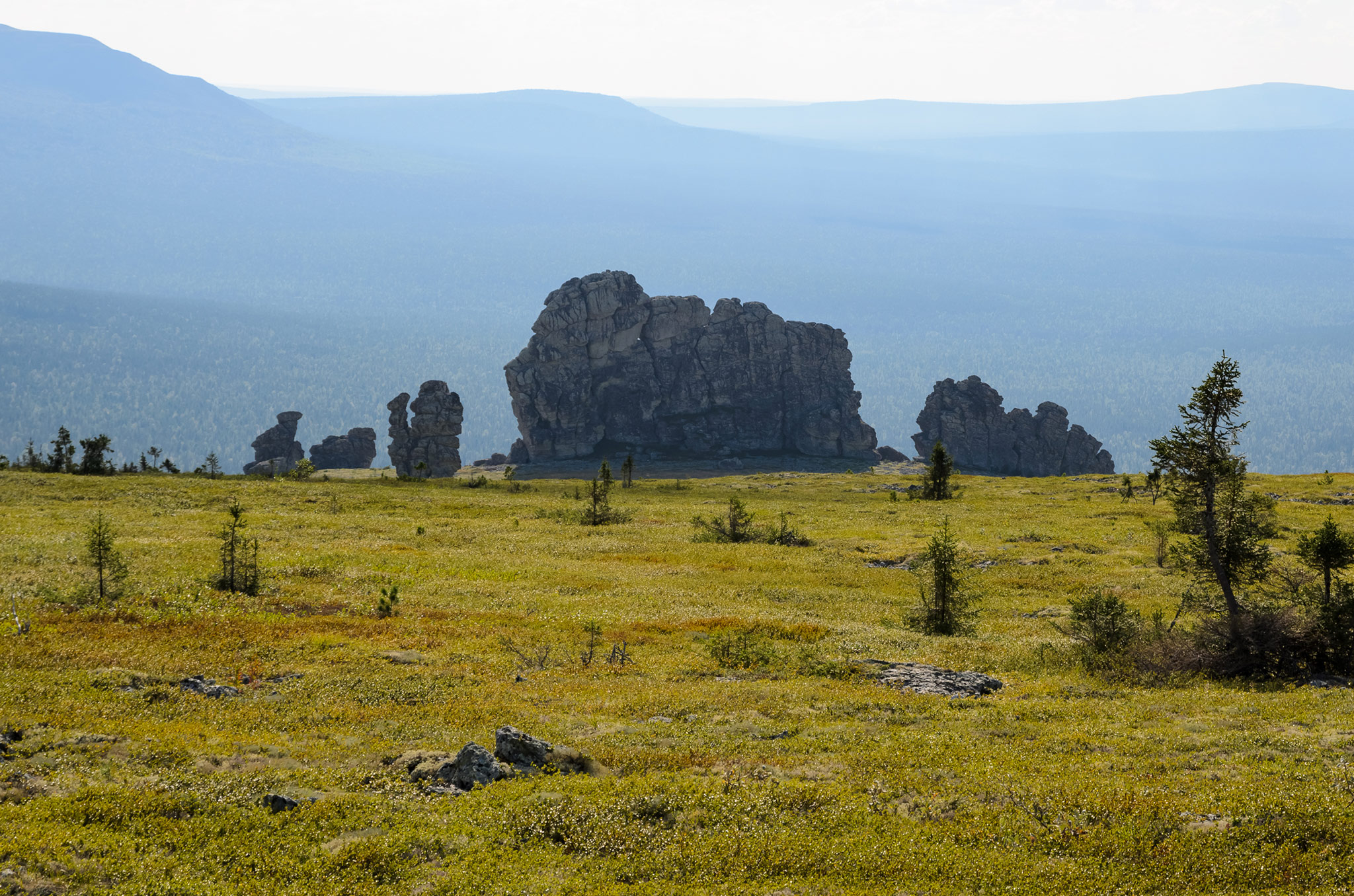 Плато Маньпупунёр, останцы на западе